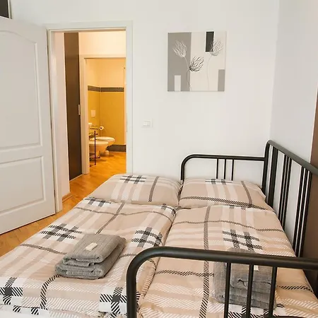 Sunny In Center Apartment Prague