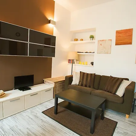 Sunny In Center Apartment *