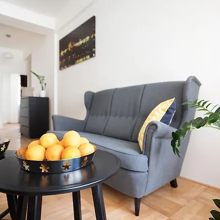 Hanan's Benedikt Apartment