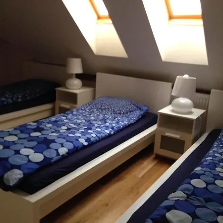 Hostel One Míru
