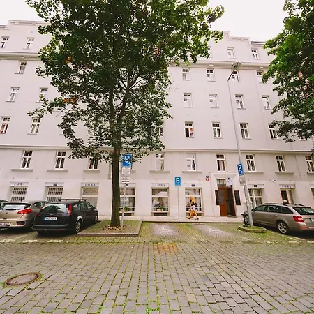 Vandrerhjem Dakura *