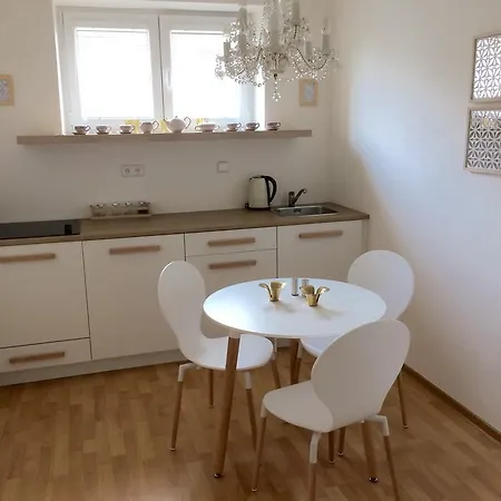 Eden Apartment *