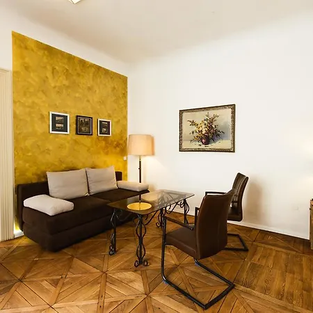 U Zlateho Jelena Hotel 4*
