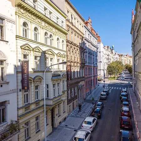 Downtown Kodanska Aparthotel 4*