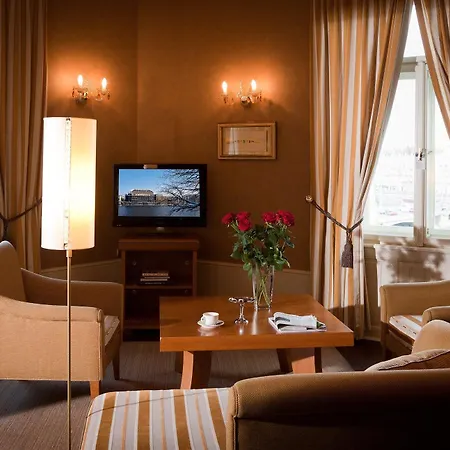 Mamaison Riverside Szálloda 5*