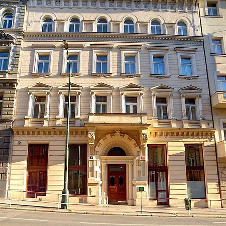Hotel Bohemia Plaza 4*