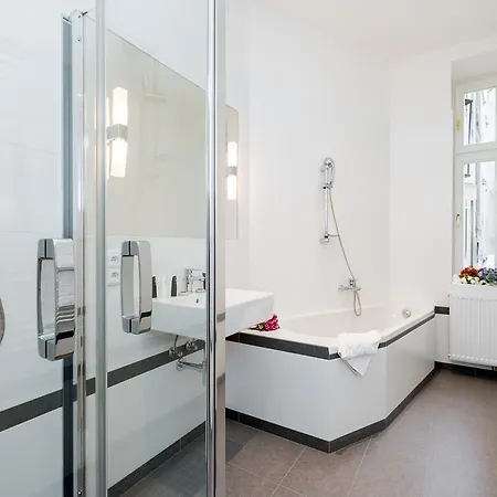To Live Apartment *