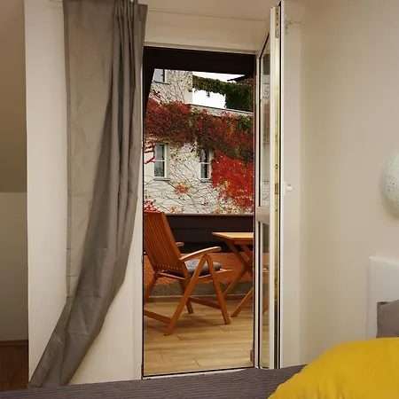 Cozy Gardens In Apartment