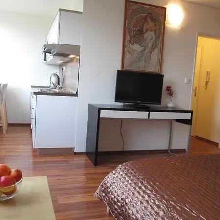 Golden Family Apartment *