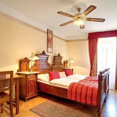 Mucha Hotel 4*