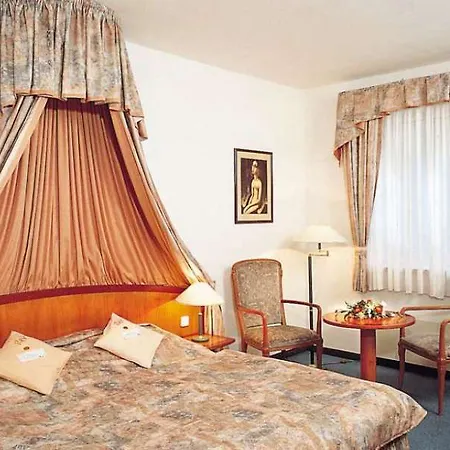 Hotel Selsky Dvur - Bohemian Village Courtyard