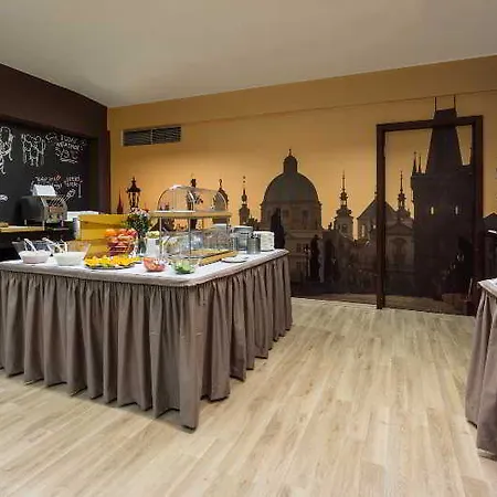 מלון Pytloun Kampa Garden 4*
