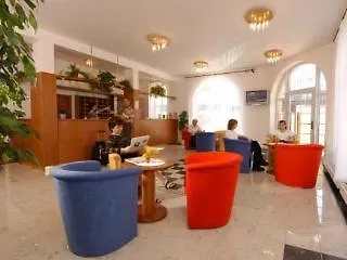Hotel Attic 3*