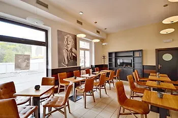 Bona Serva Hotel 3*