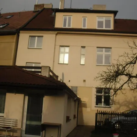 Hanspaulka Casa de hóspedes 2*