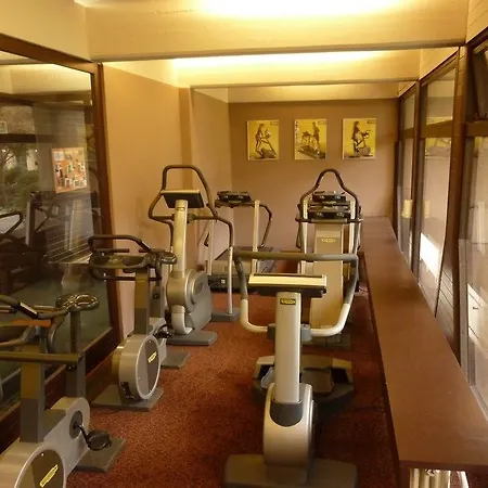 إنترناشونال، 4*