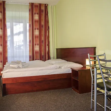 Hotel Inturprag 3*