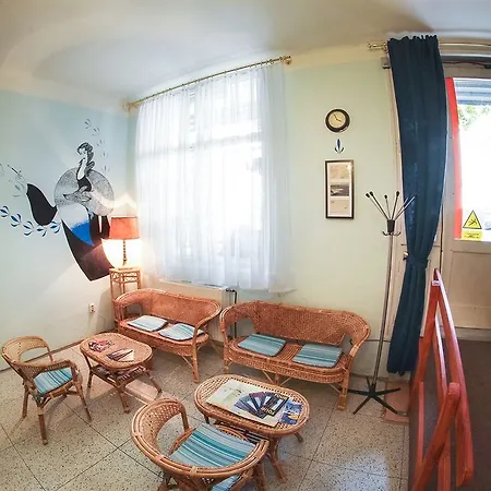 Dakura Hostel *