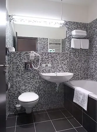 فندق نزل براغ 4*