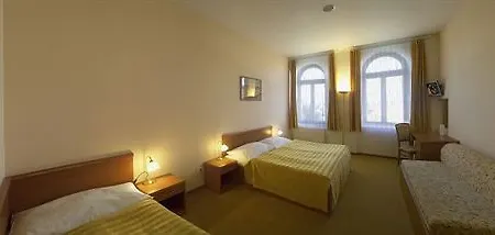 Centre Plaza Hotel