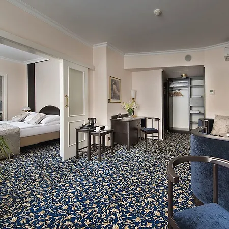 Hotel Ea Royal Esprit 4*