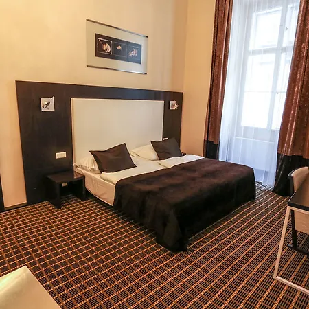 Aparthotel Old Town Square By Emblem