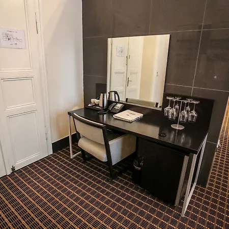 Old Town Square By Emblem Aparthotel 5*