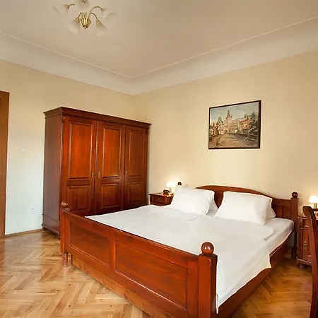 Hotel At The Golden Scissors 4*