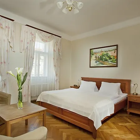 Hotel At The Golden Scissors Prague
