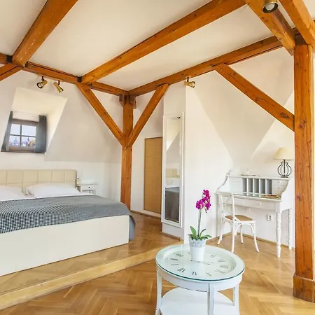Hotel At The Golden Scissors 4*