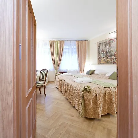 Louren - The Bridge Inn Aparthotel Prague