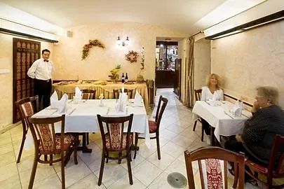 Alqush Downtown 4*