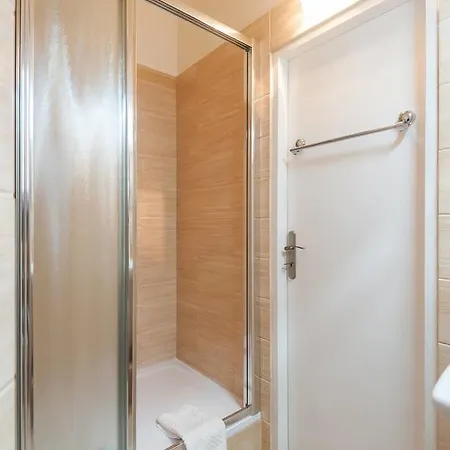 아파트 Cozy Private In The City Center 프라하