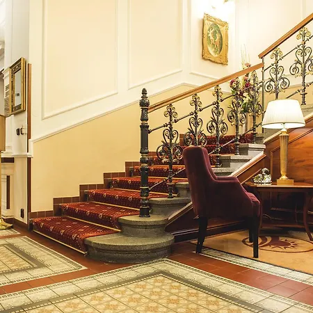 Boutique Seven Days Hotel