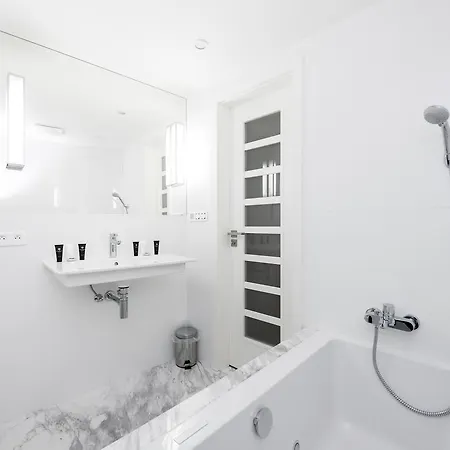 Apartment To Live *
