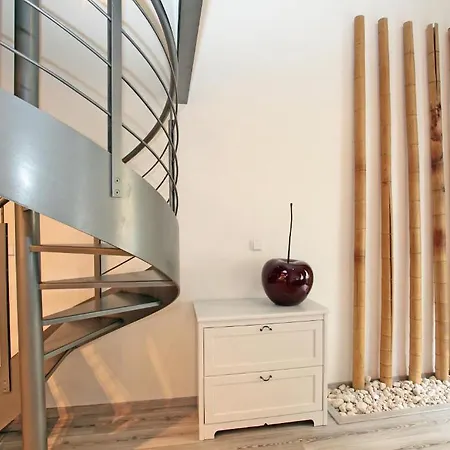 House - The Modern Flat * Prag