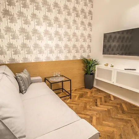 Apartment 3bdr Center Ruterra *
