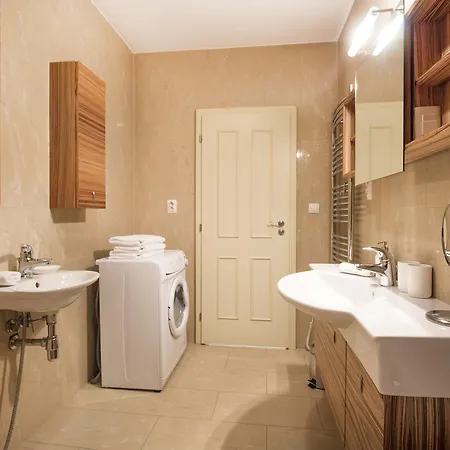 Luxurious Near Castle Apartment