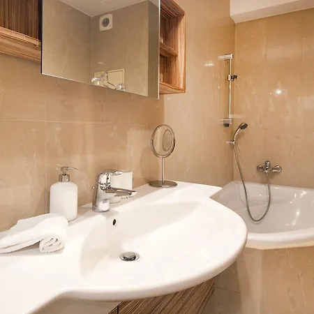 Luxurious Near Castle *