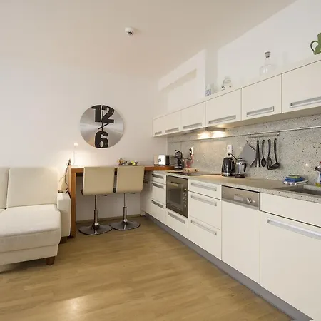Luxurious Near Castle *