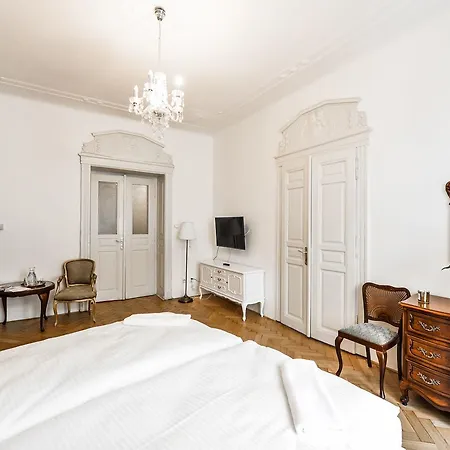 Old Town Apartamento *