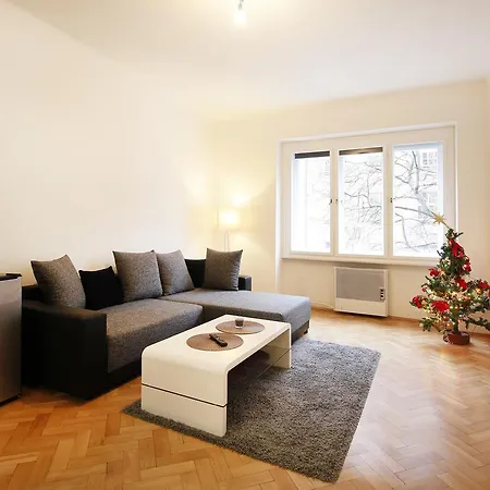 Deluxe Narodni Obrany 13 *
