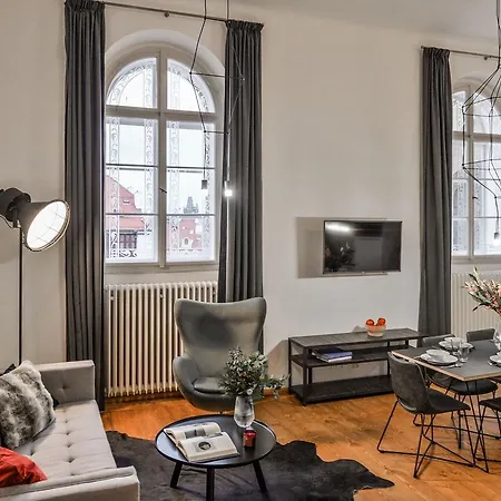 Lazenska N4 Prague