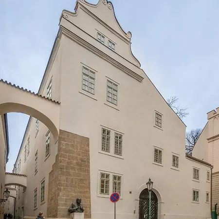 Blue Oak Aparthotel 4*