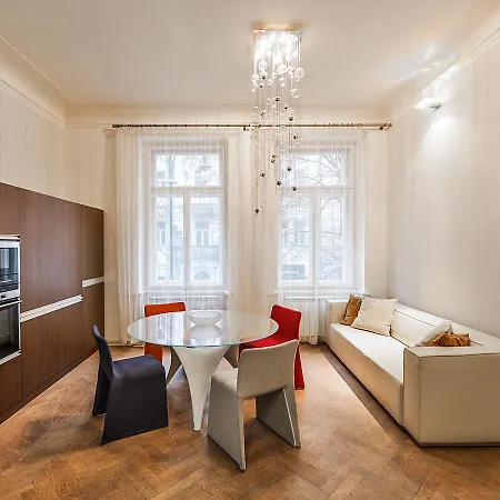 Apartmán Design Next To Louis Vuitton Building *