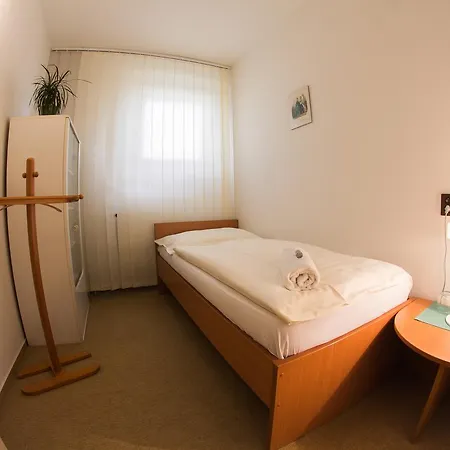 Wolf 3* Prag