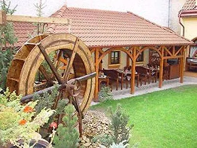 Selsky Dvur - Bohemian Village Courtyard Hotel 4*