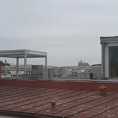 호스텔 오플레탈로바 *