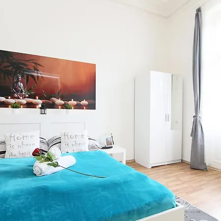 Beautiful Ujezd Apartment *