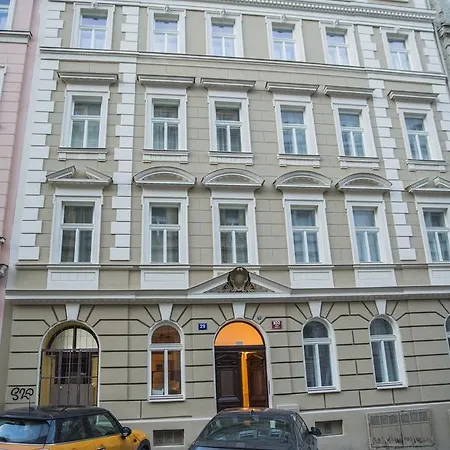 Gregory House Hotel apartamentowy 3*